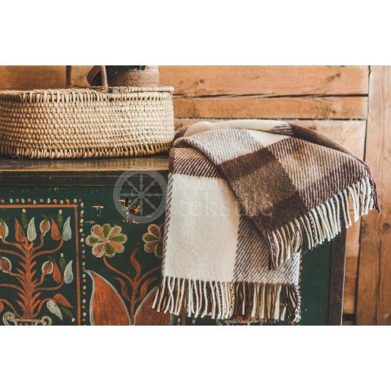Wool blanket with fringes ,,Lota" brown